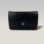 Chanel WOC Camellia Nera in Pelle di Agnello con Catena Argentata e Carta di Autenticità – Vintage