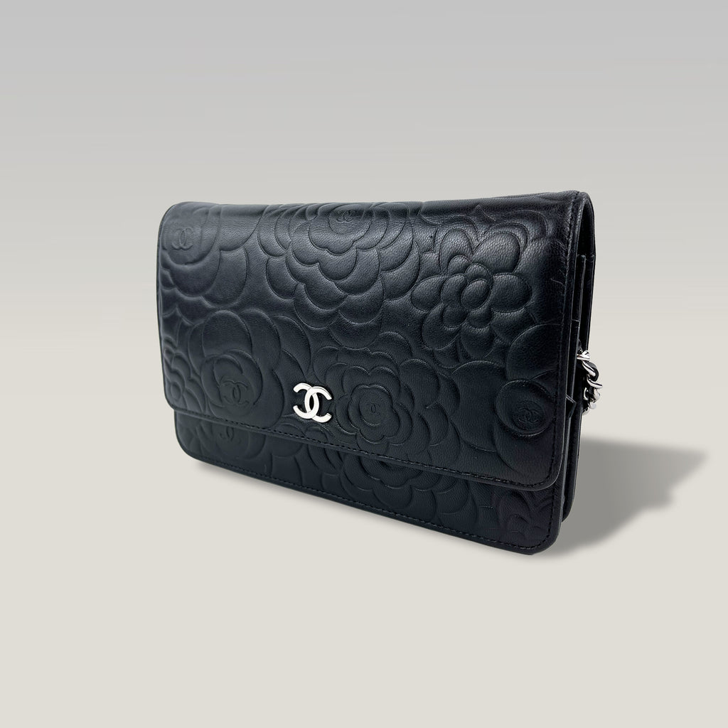 Chanel WOC Camellia Nera in Pelle di Agnello con Catena Argentata e Carta di Autenticità – Vintage