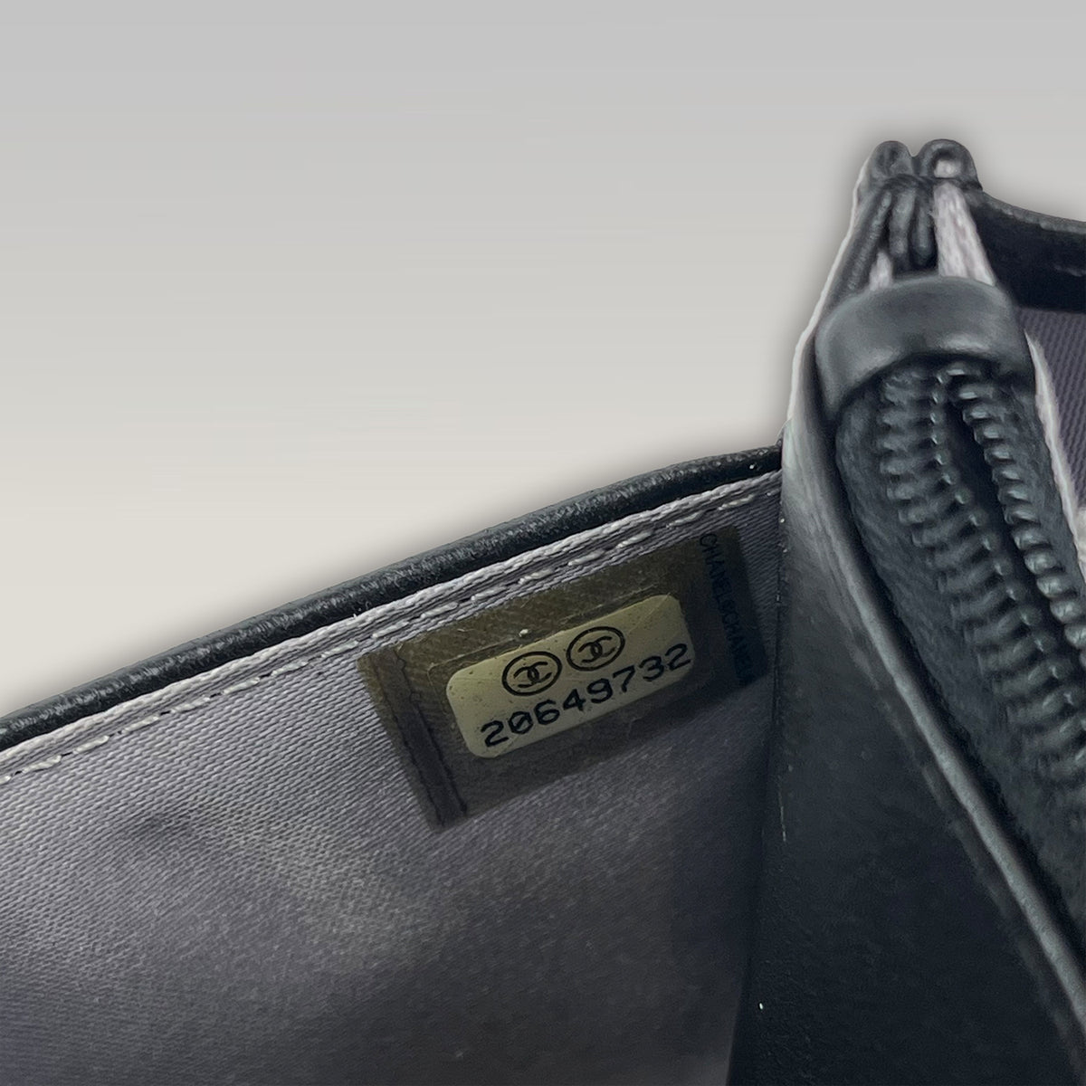 Chanel WOC Camellia Nera in Pelle di Agnello con Catena Argentata e Carta di Autenticità – Vintage