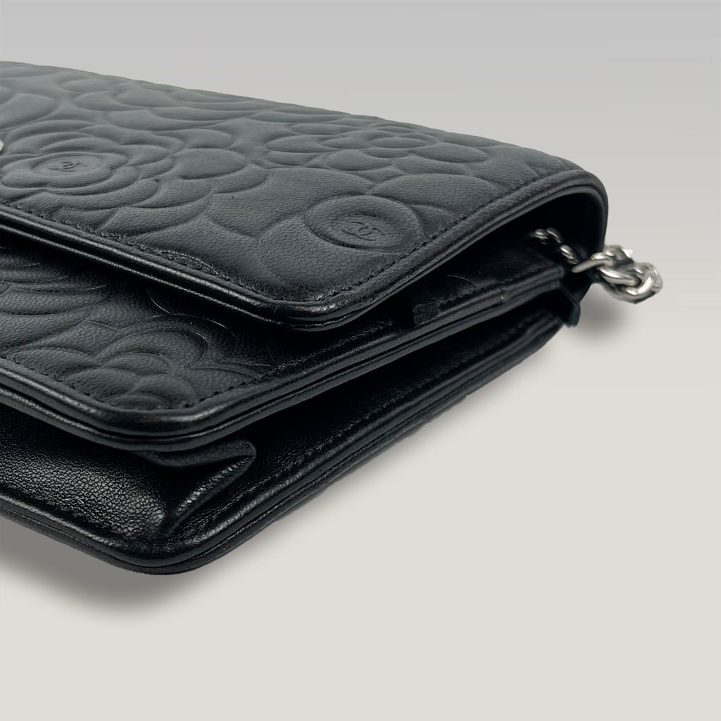Chanel WOC Camellia Nera in Pelle di Agnello con Catena Argentata e Carta di Autenticità – Vintage