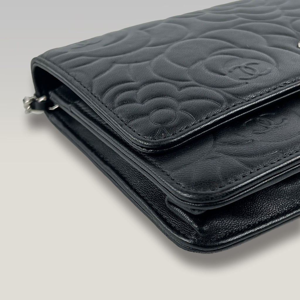 Chanel WOC Camellia Nera in Pelle di Agnello con Catena Argentata e Carta di Autenticità – Vintage