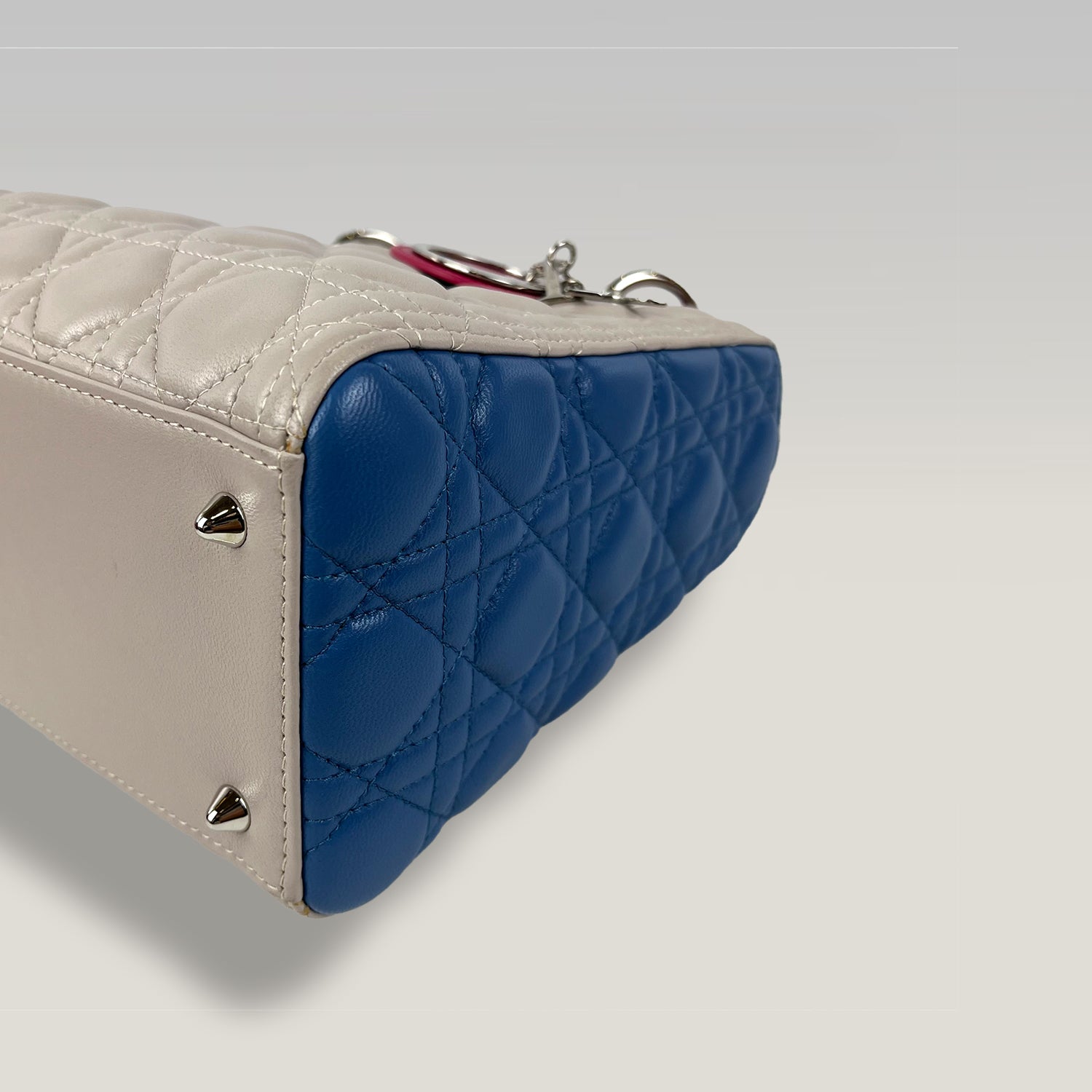Dior Lady Dior Medium in Pelle Cannage Multicolor Beige, Blu e Fucsia con Hardware Argento