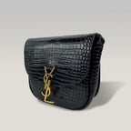 Saint Laurent Kaia Small Crossbody Bag Nera Effetto Coccodrillo – Borsa a Tracolla in Pelle con Logo YSL 18.5 cm