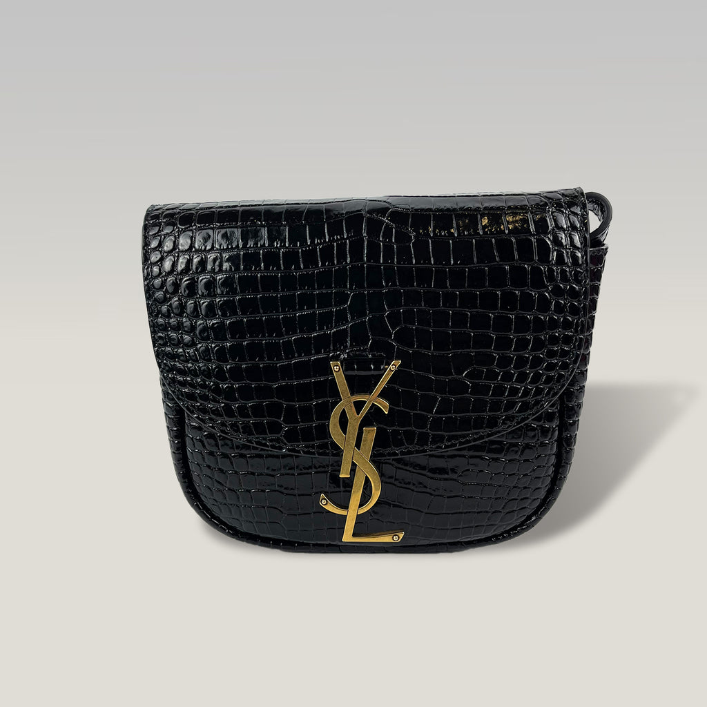 Saint Laurent Kaia Small Crossbody Bag Nera Effetto Coccodrillo – Borsa a Tracolla in Pelle con Logo YSL 18.5 cm