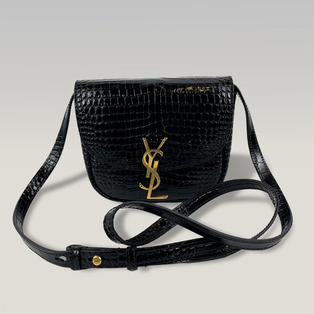 Saint Laurent Kaia Small Crossbody Bag Nera Effetto Coccodrillo – Borsa a Tracolla in Pelle con Logo YSL 18.5 cm