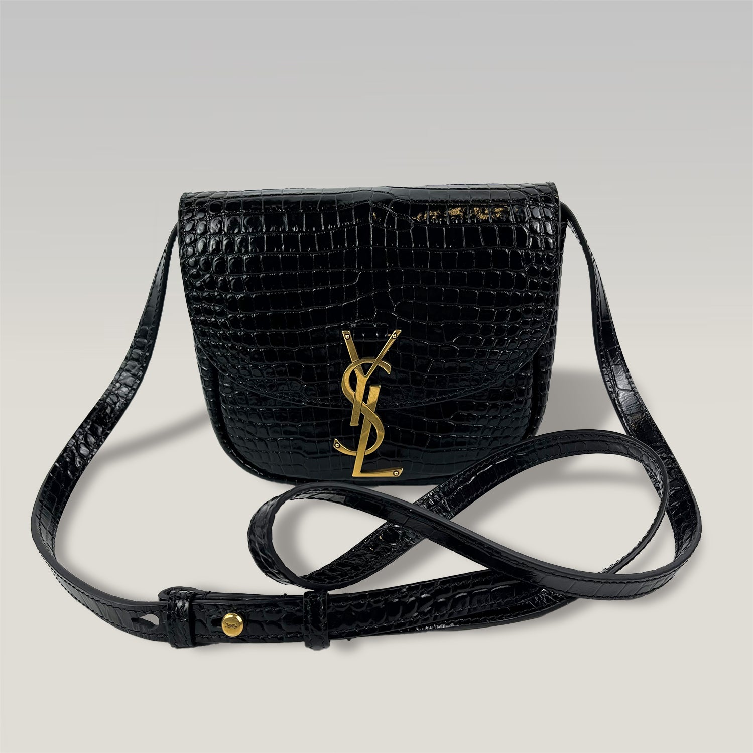 Saint Laurent Kaia Small Crossbody Bag Nera Effetto Coccodrillo – Borsa a Tracolla in Pelle con Logo YSL 18.5 cm