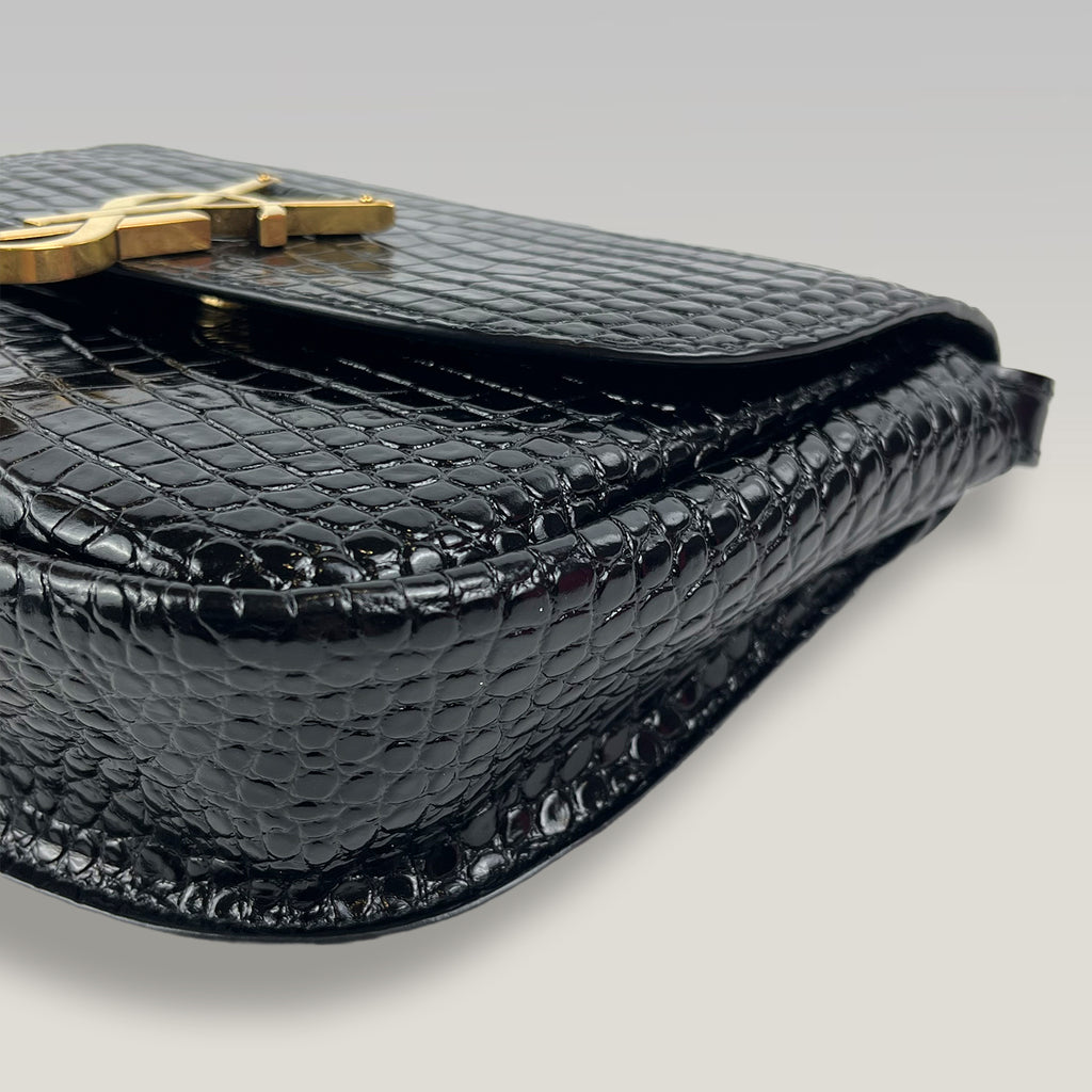 Saint Laurent Kaia Small Crossbody Bag Nera Effetto Coccodrillo – Borsa a Tracolla in Pelle con Logo YSL 18.5 cm