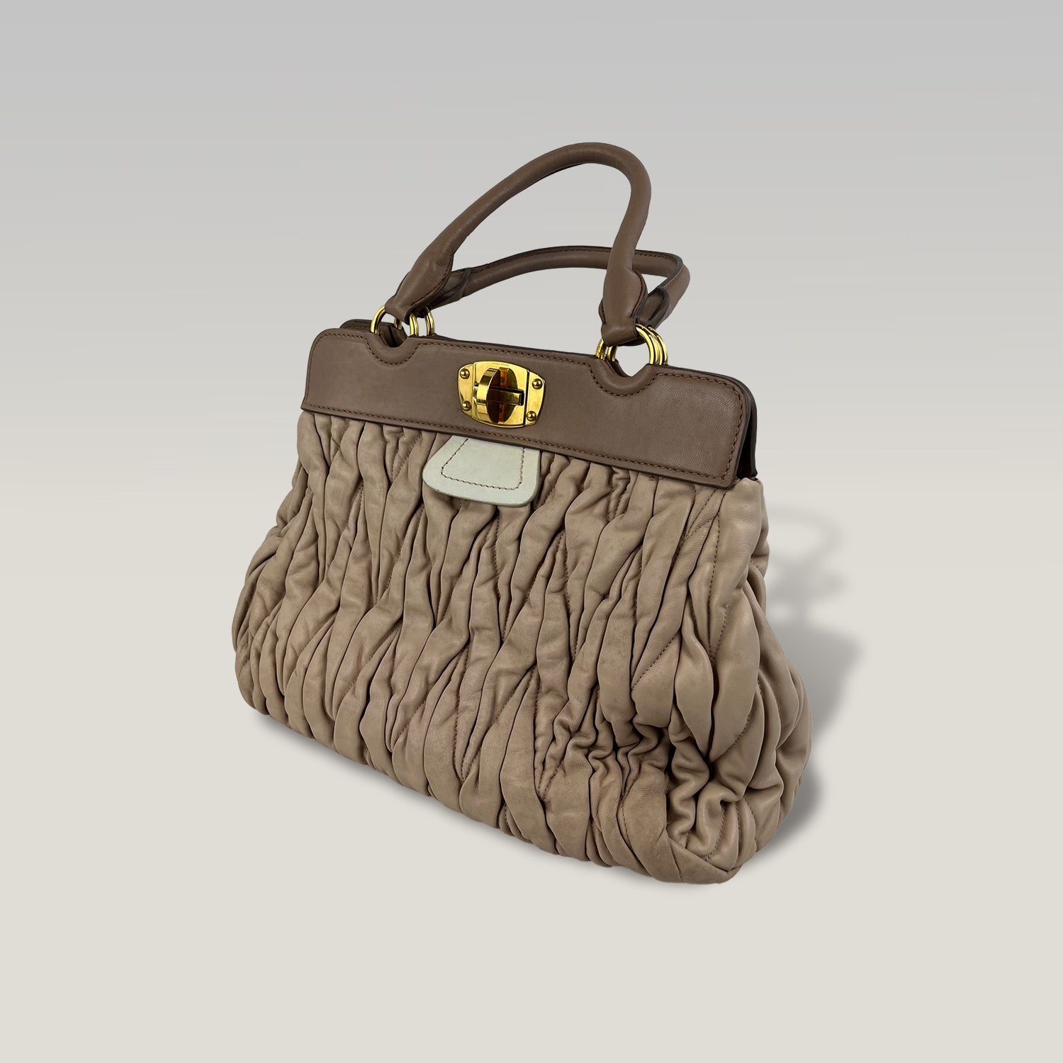 Miu Miu Matelassé Borsa a Mano Beige in Pelle Trapuntata