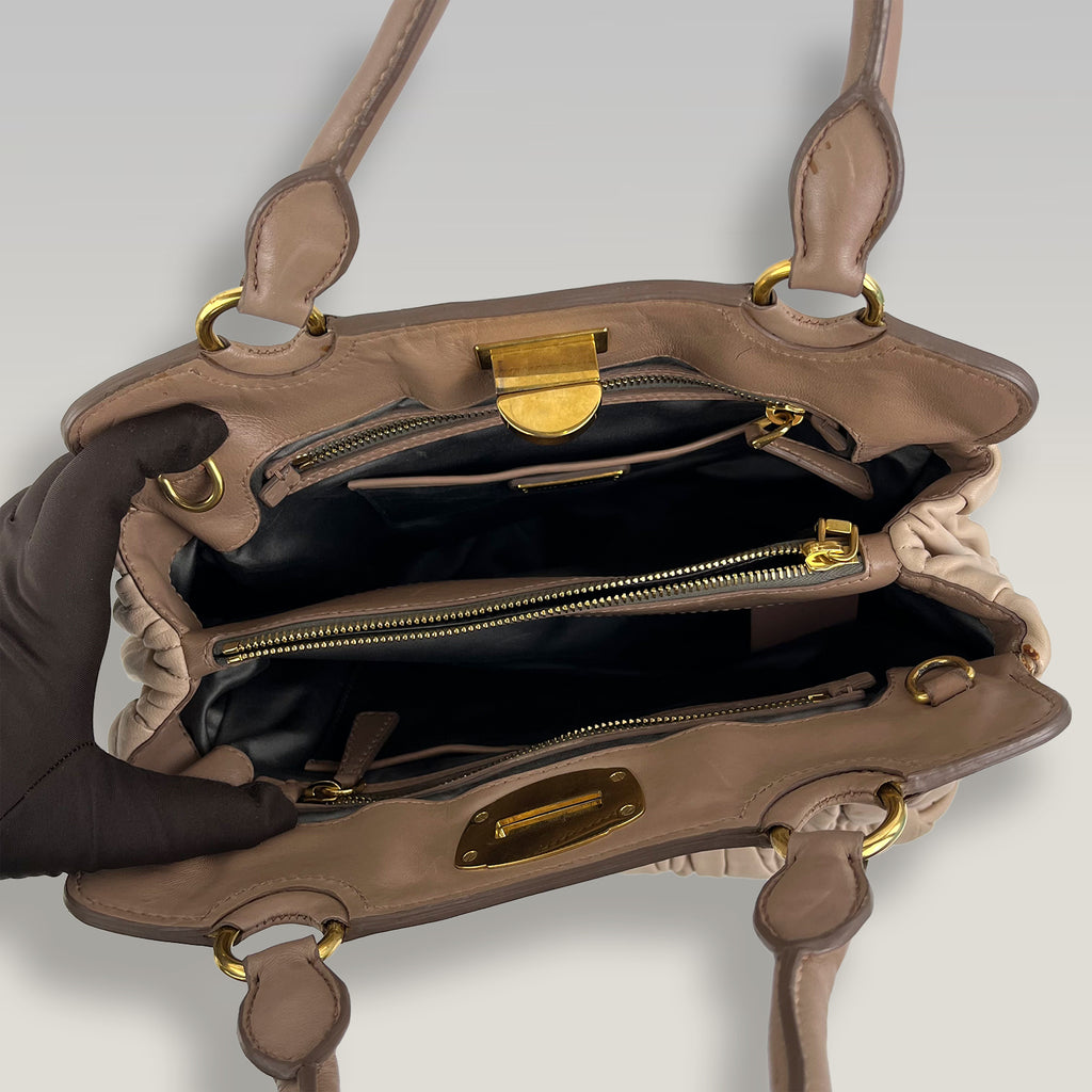 Miu Miu Matelassé Borsa a Mano Beige in Pelle Trapuntata