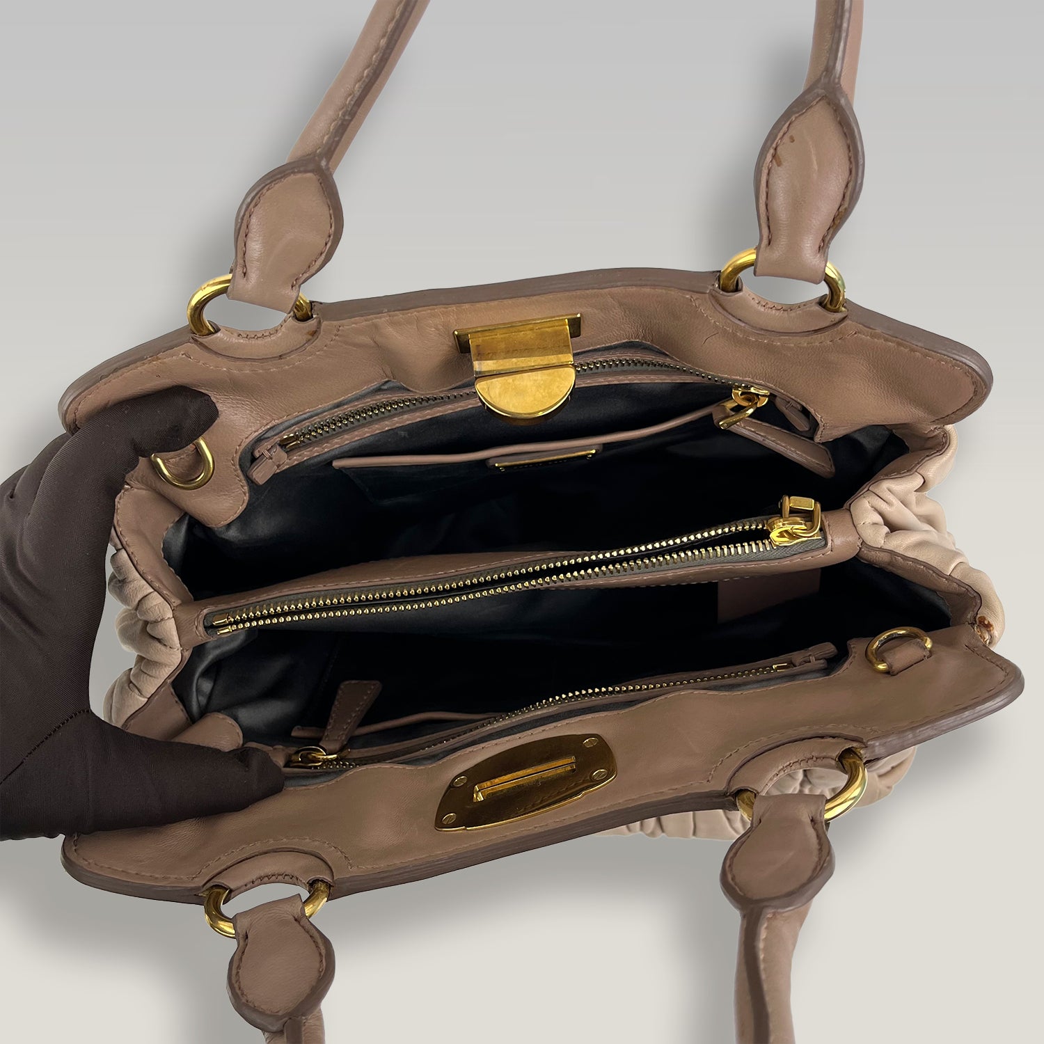 Miu Miu Matelassé Borsa a Mano Beige in Pelle Trapuntata