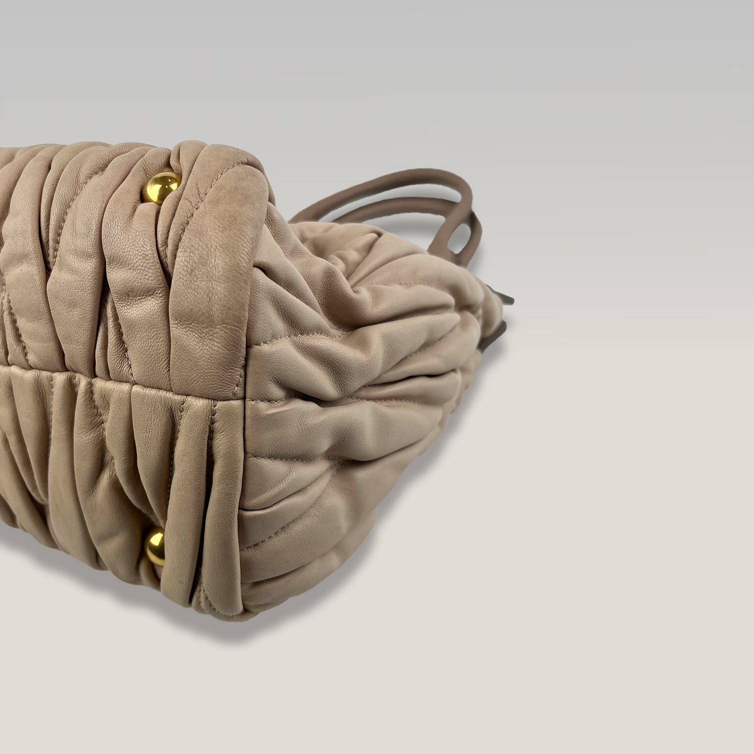 Miu Miu Matelassé Borsa a Mano Beige in Pelle Trapuntata