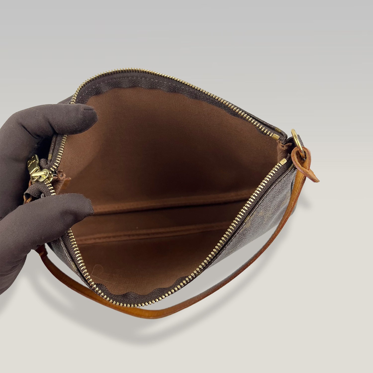 Louis Vuitton Pochette Accessoires in tela Monogram marrone