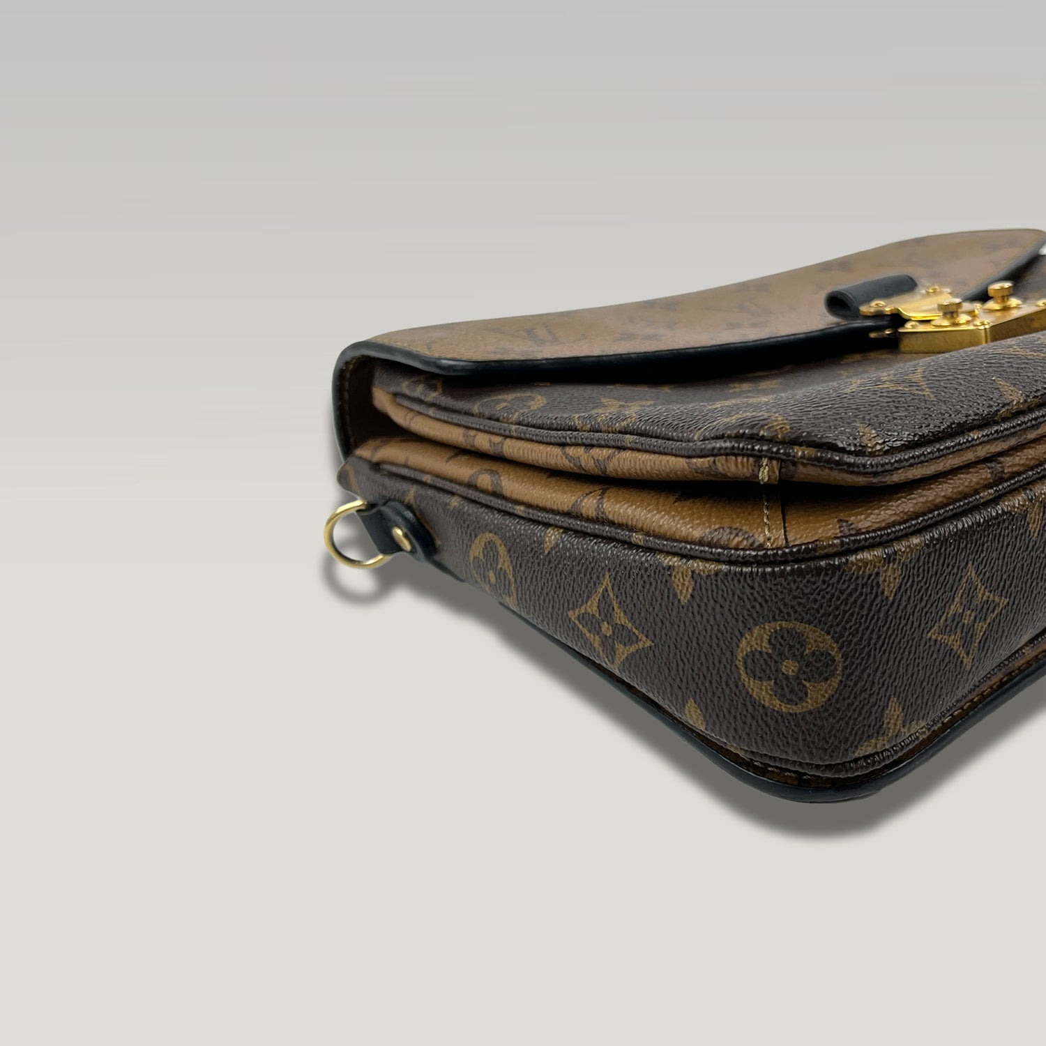 Louis Vuitton Pochette Métis Monogram Reverse