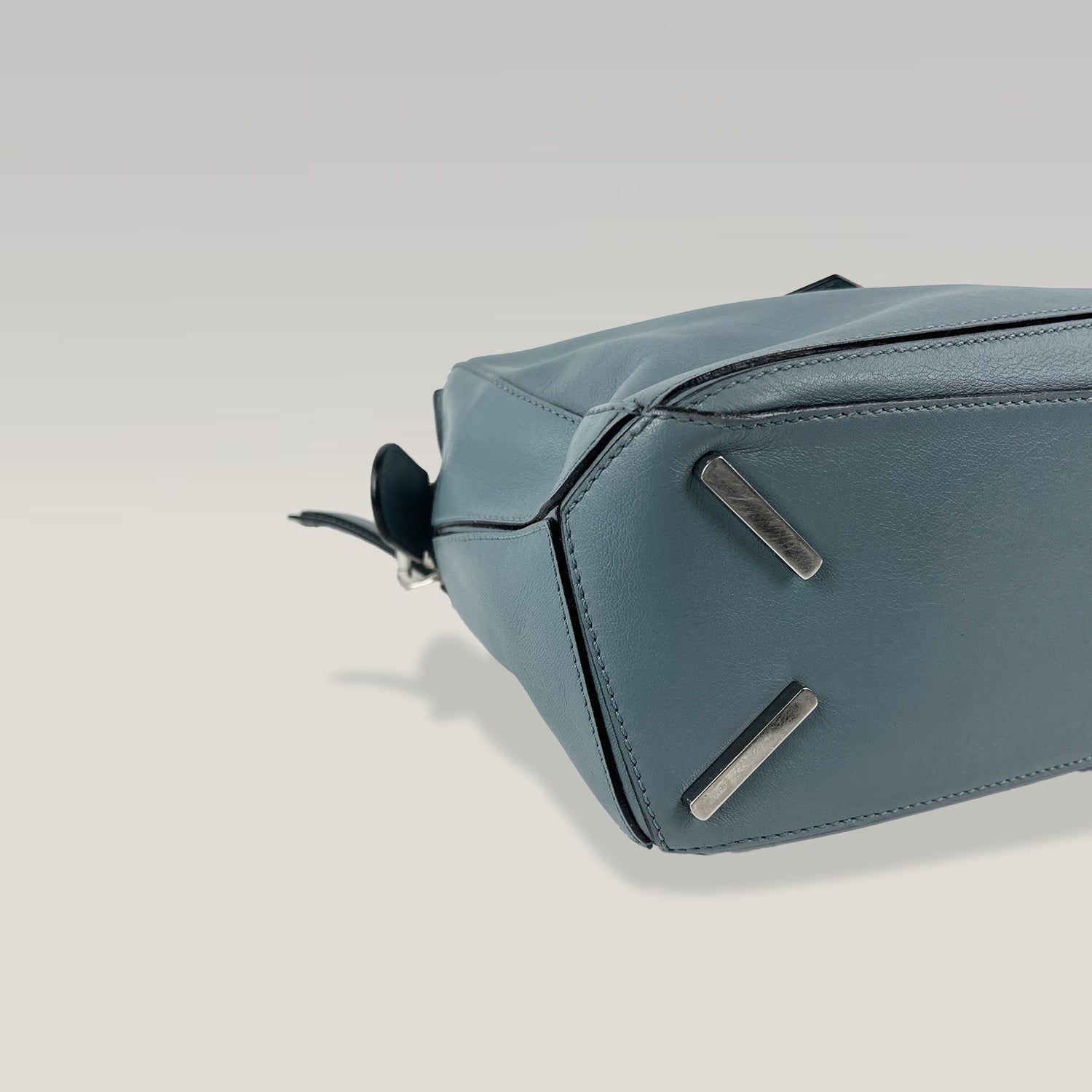 LOEWE Puzzle Small in Pelle Blu Scuro con Tracolla