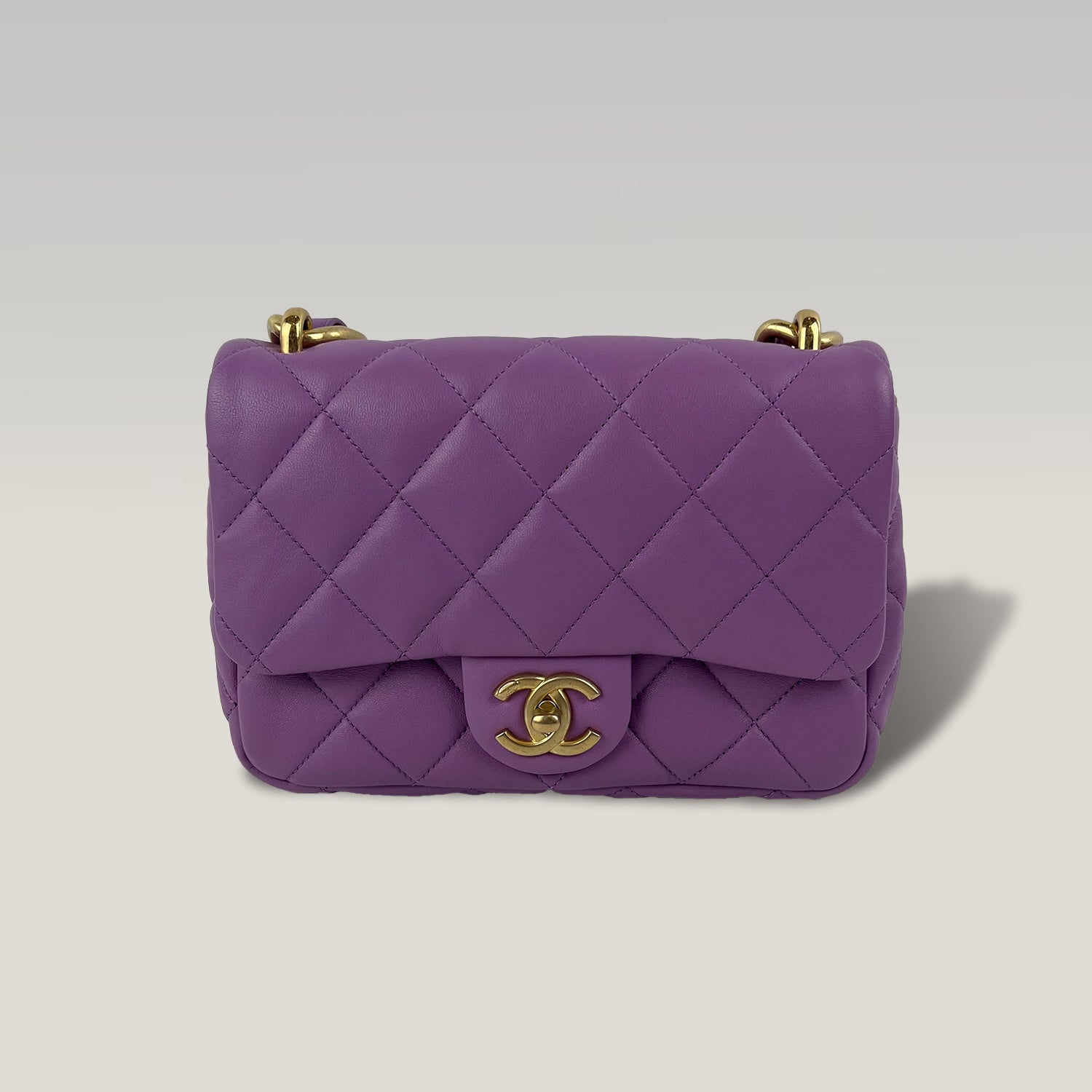 Chanel Classic Flap Mini in Pelle Viola Trapuntata con Logo CC e Catena – Borsa a Spalla e a Tracolla