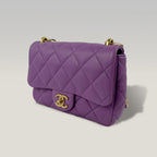 Chanel Classic Flap Mini in Pelle Viola Trapuntata con Logo CC e Catena – Borsa a Spalla e a Tracolla