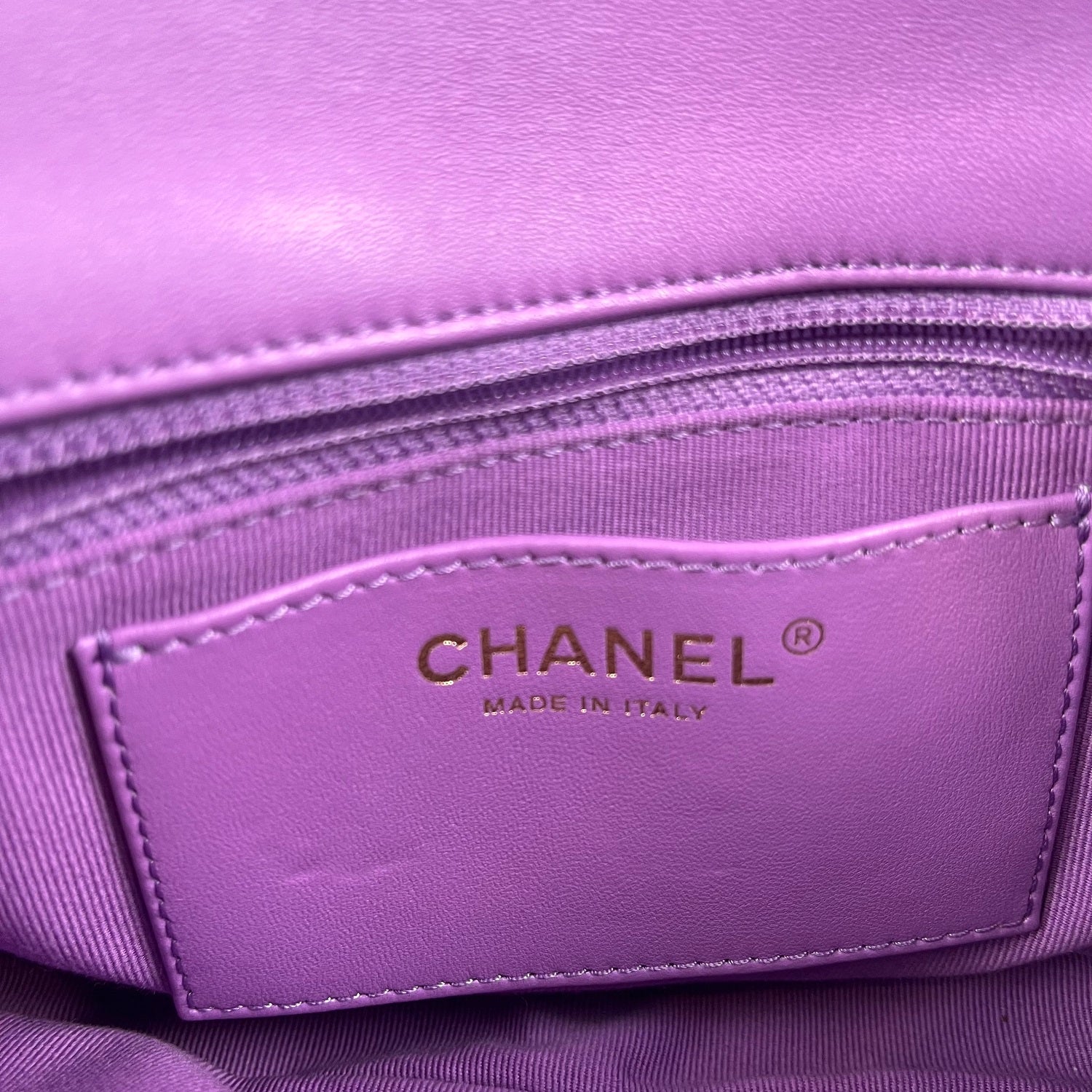 Chanel Classic Flap Mini in Pelle Viola Trapuntata con Logo CC e Catena – Borsa a Spalla e a Tracolla
