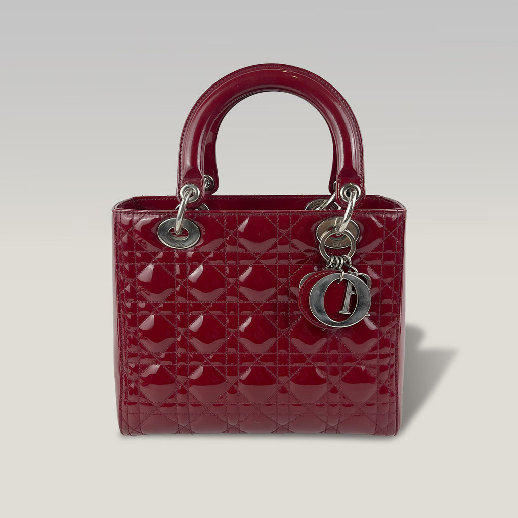 Dior Lady Dior Media in Pelle Verniciata Rossa Cannage con Tracolla