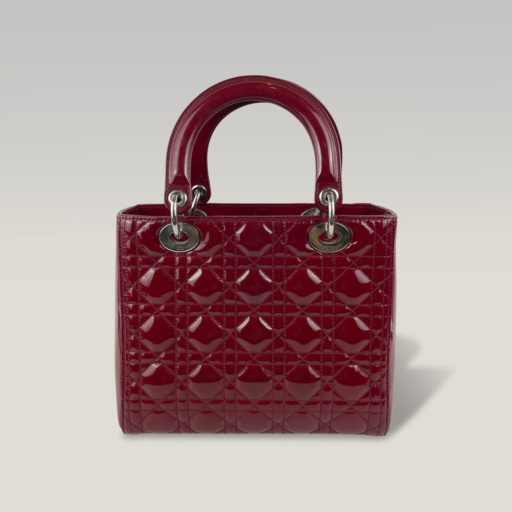Dior Lady Dior Media in Pelle Verniciata Rossa Cannage con Tracolla