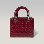 Dior Lady Dior Media in Pelle Verniciata Rossa Cannage con Tracolla
