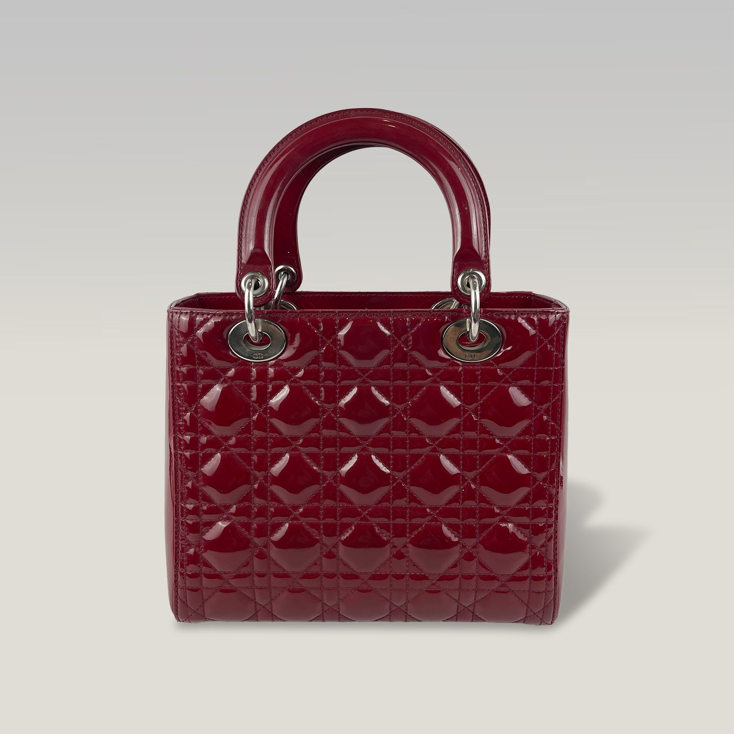 Dior Lady Dior Media in Pelle Verniciata Rossa Cannage con Tracolla
