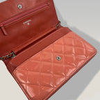 Chanel Wallet on Chain in vernice rosa – hardware argentato