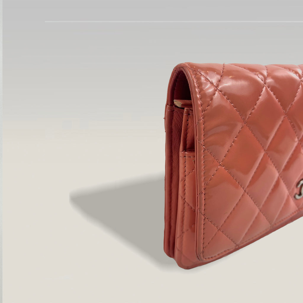 Chanel Wallet on Chain in vernice rosa – hardware argentato
