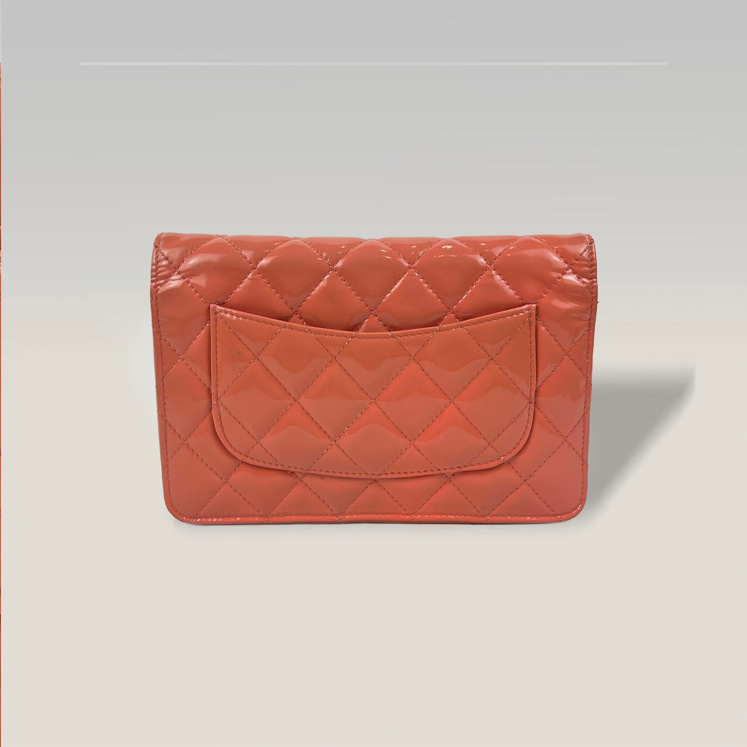 Chanel Wallet on Chain in vernice rosa – hardware argentato