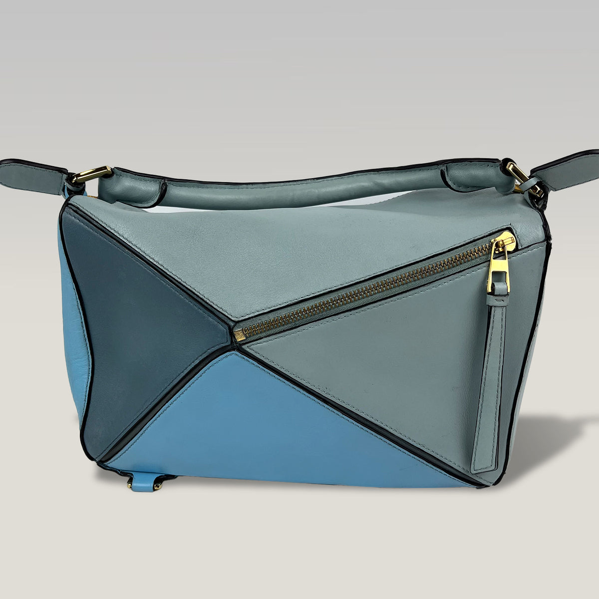 Loewe Puzzle Medium in Pelle Color Block Azzurra e Grigia con Tracolla