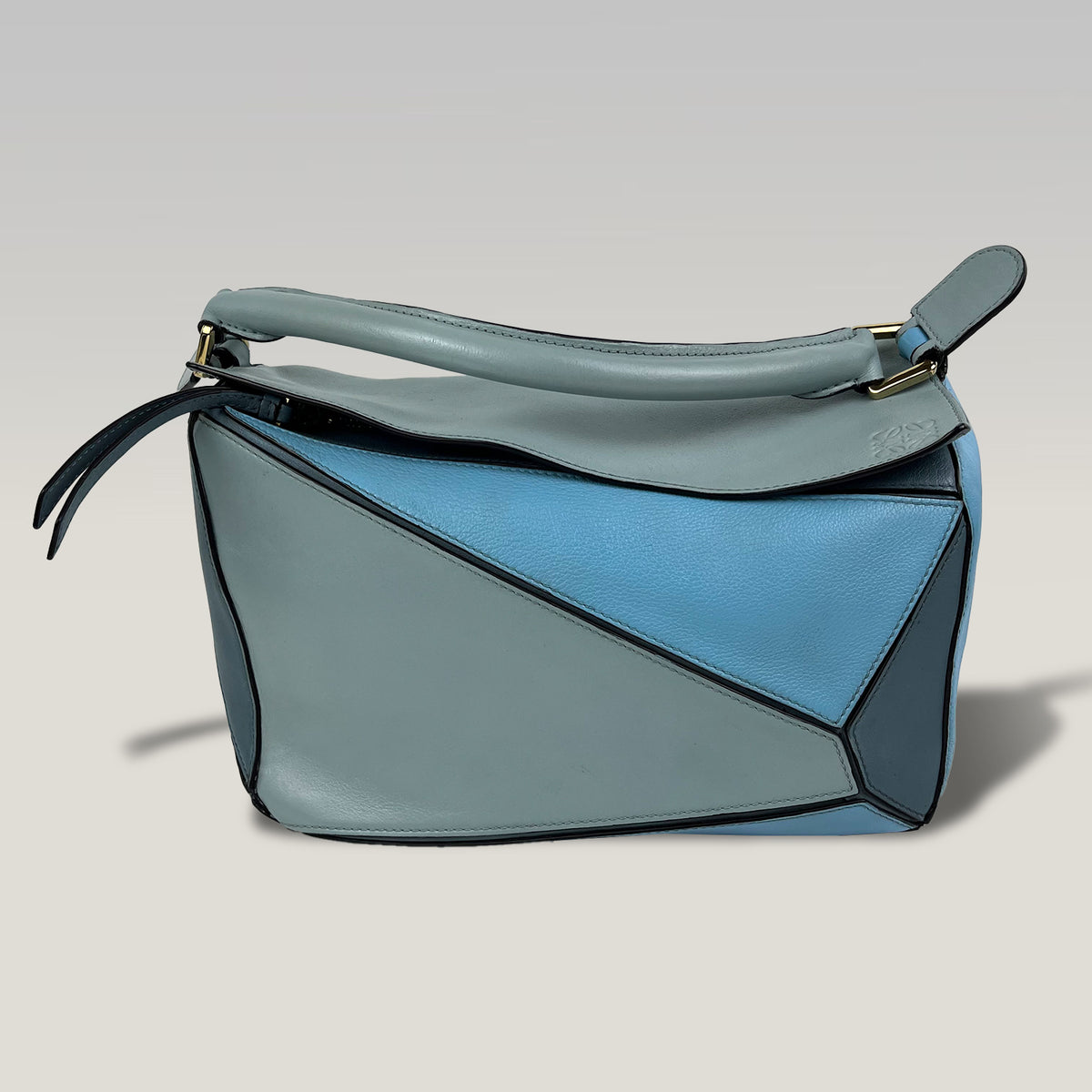 Loewe Puzzle Medium in Pelle Color Block Azzurra e Grigia con Tracolla