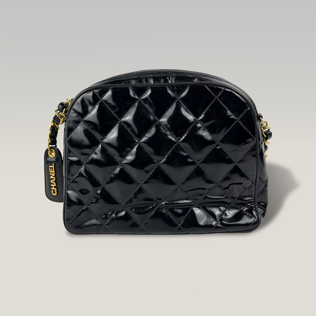 Chanel Vintage Timeless Camera Bag 20 in Pelle Verniciata Trapuntata Nera con Catena Dorata – Borsa a Spalla Donna