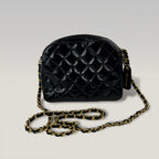 Chanel Vintage Timeless Camera Bag 20 in Pelle Verniciata Trapuntata Nera con Catena Dorata – Borsa a Spalla Donna