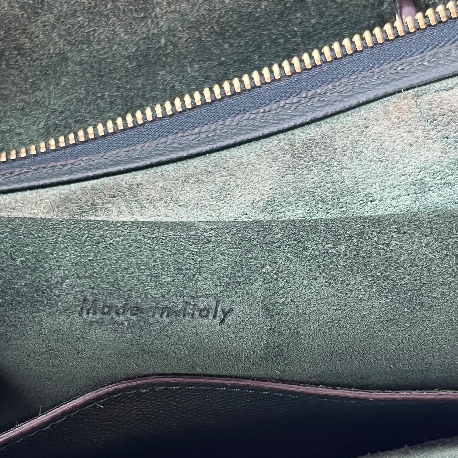 Celine Belt Bag Micro in Pelle Martellata Verde con Tracolla