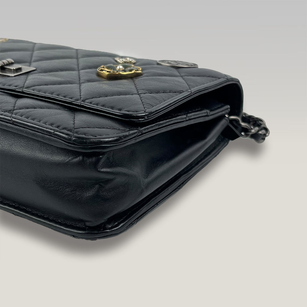 CHANEL WOC 2.55 Nera in Pelle di Agnello Trapuntata con Charm e Catena – Senza Card