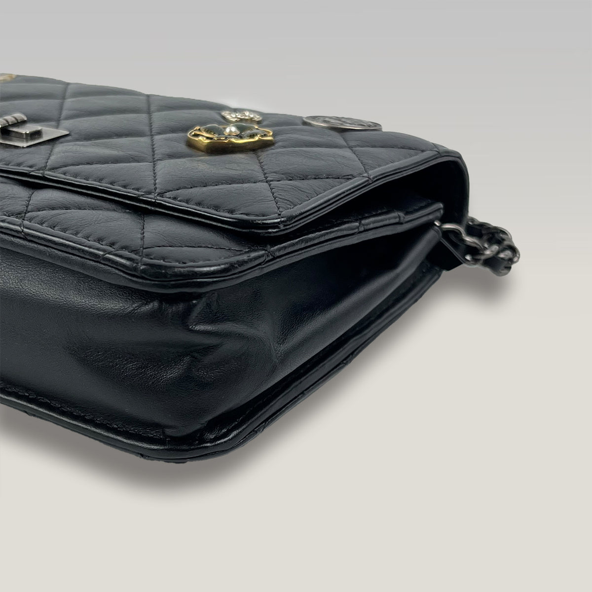 CHANEL WOC 2.55 Nera in Pelle di Agnello Trapuntata con Charm e Catena – Senza Card