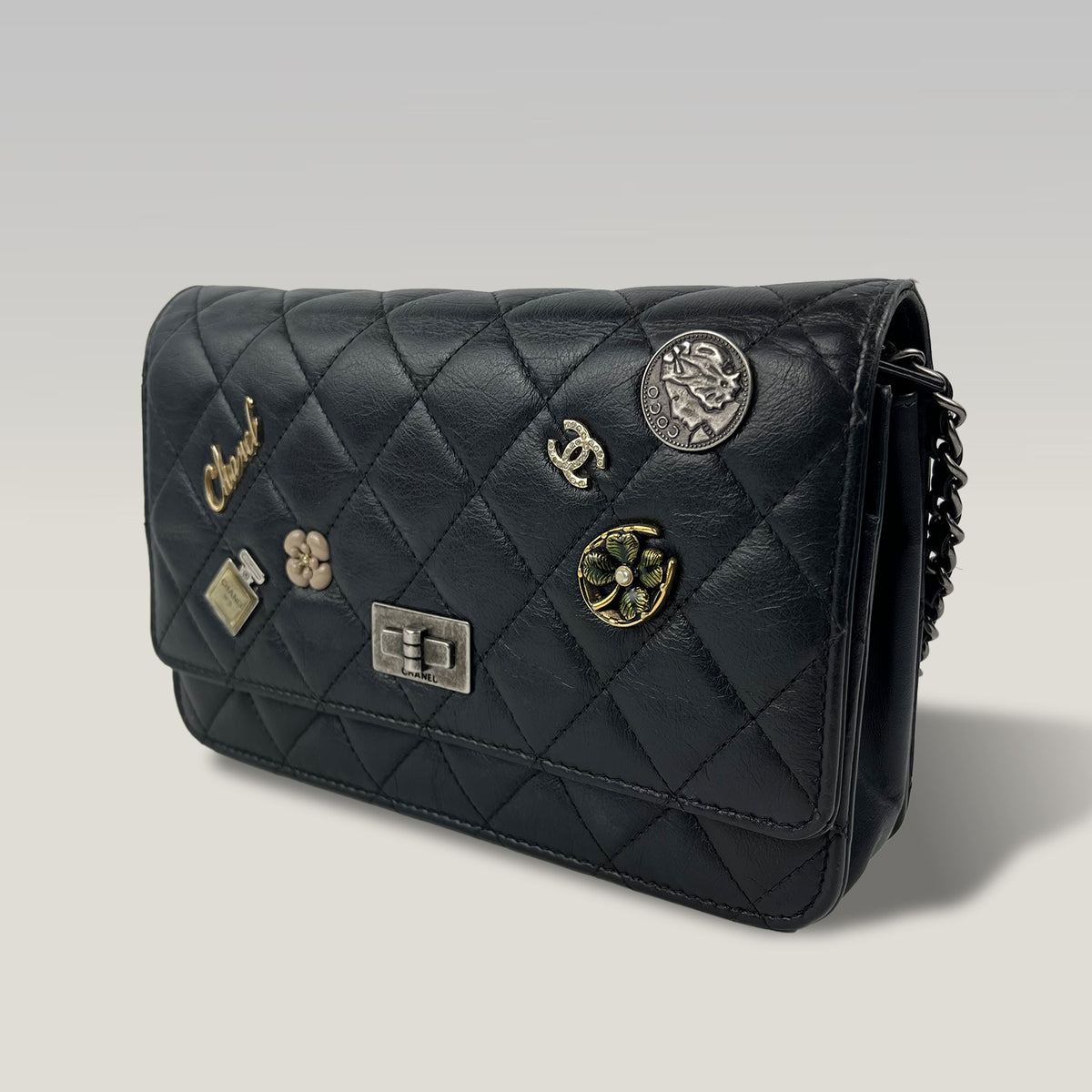 CHANEL WOC 2.55 Nera in Pelle di Agnello Trapuntata con Charm e Catena – Senza Card