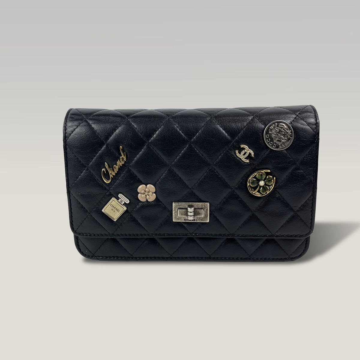CHANEL WOC 2.55 Nera in Pelle di Agnello Trapuntata con Charm e Catena – Senza Card