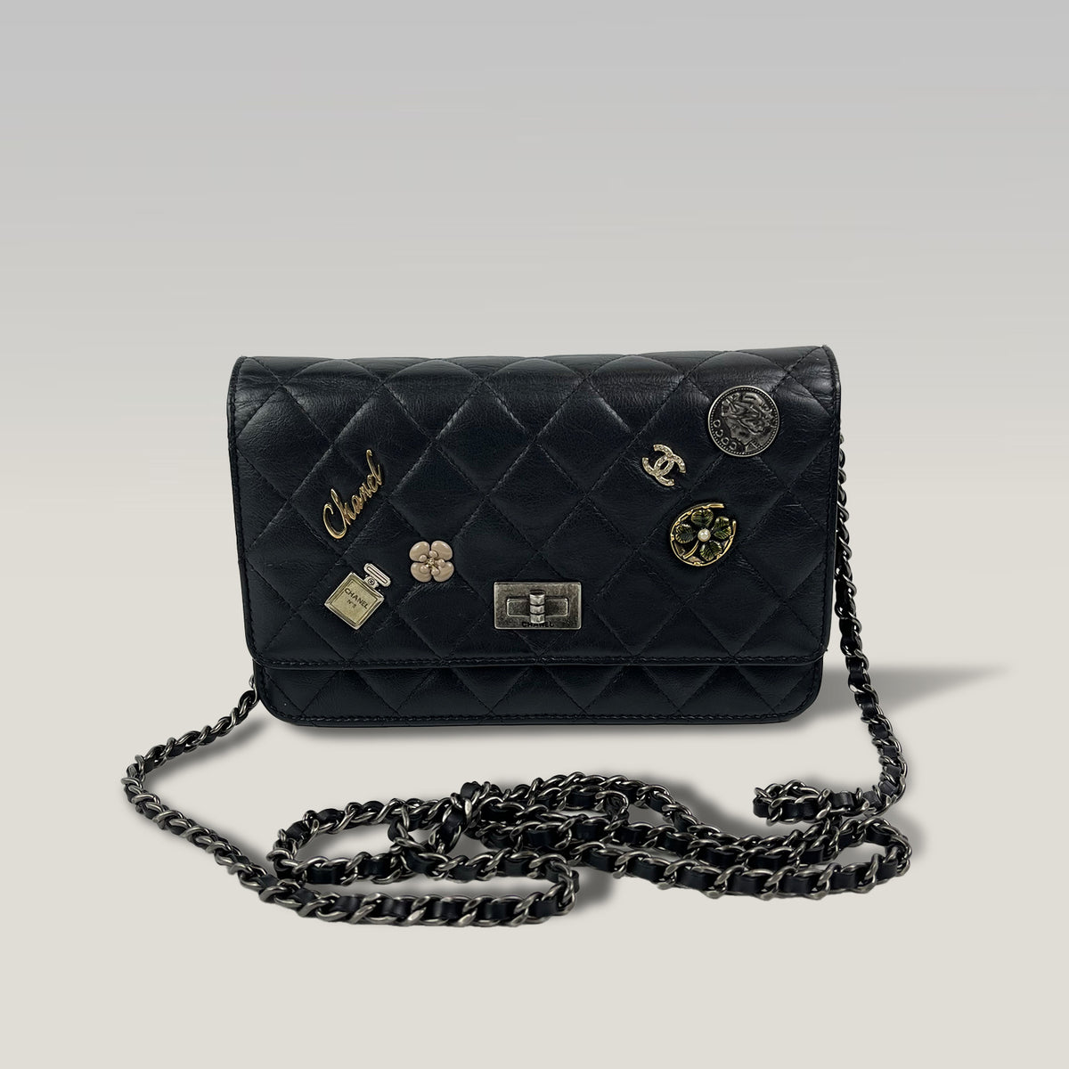 CHANEL WOC 2.55 Nera in Pelle di Agnello Trapuntata con Charm e Catena – Senza Card