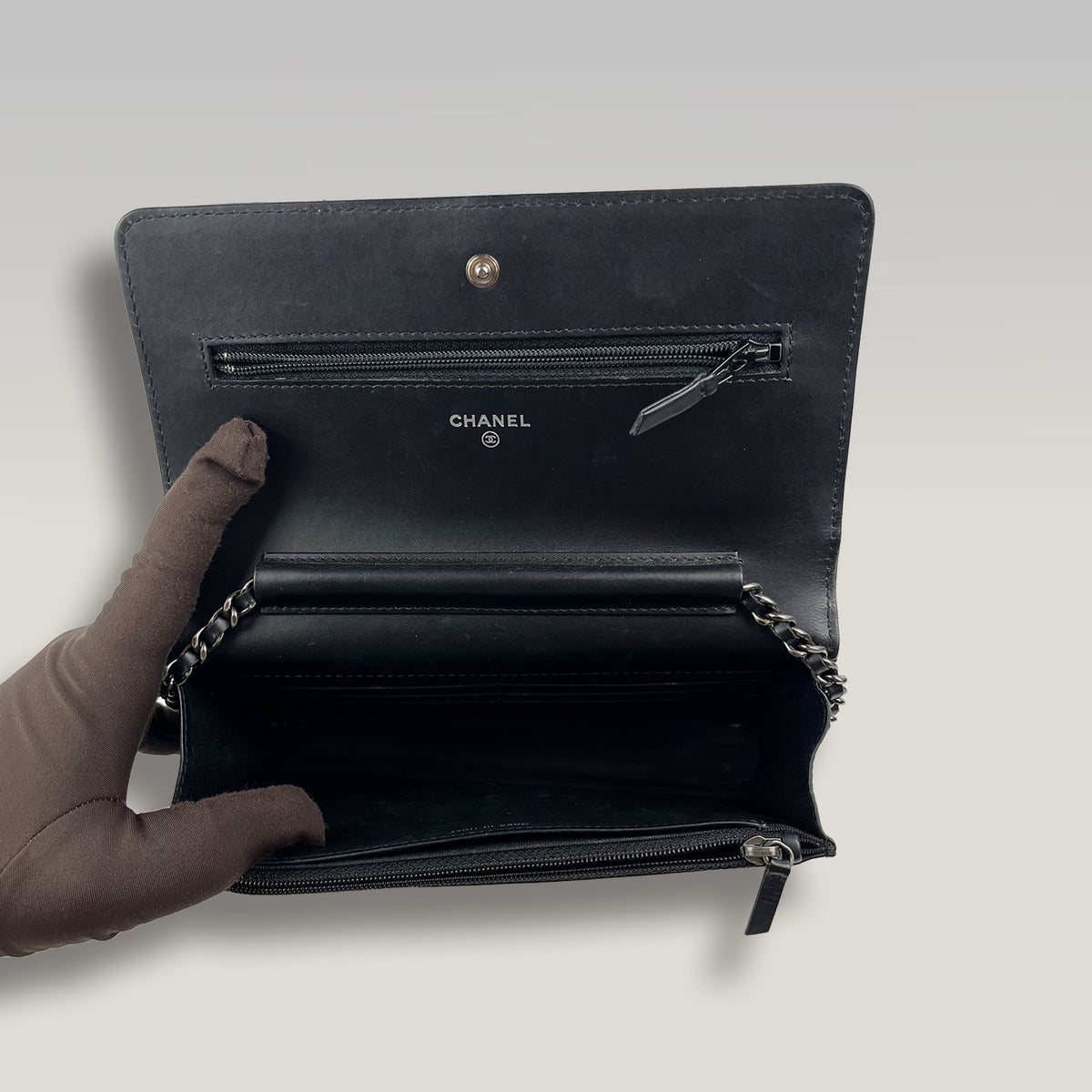 CHANEL WOC 2.55 Nera in Pelle di Agnello Trapuntata con Charm e Catena – Senza Card