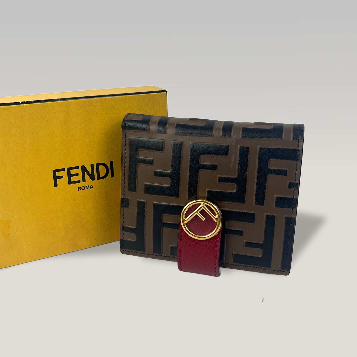 Fendi Portafoglio Bi-fold in Pelle FF Marrone e Bordeaux con Logo F