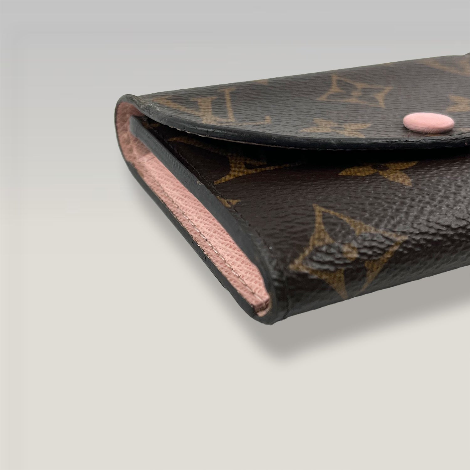 Louis Vuitton Portafoglio Rosalie Monogram Marrone con Bottone Rosa
