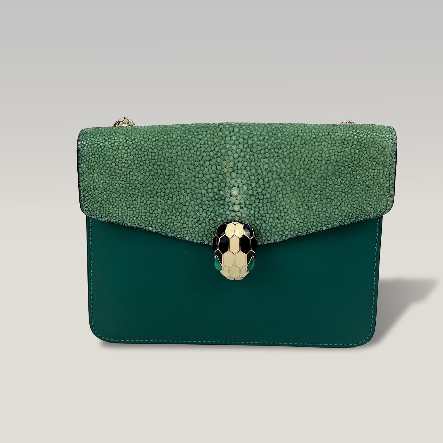 Bvlgari Serpenti Forever Pochette Verde in Pelle con Chiusura Testa di Serpente