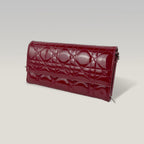 Dior Lady Dior borsa rossa in vernice con trapuntatura Cannage e catena argento