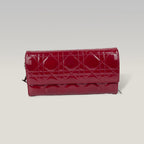 Dior Lady Dior borsa rossa in vernice con trapuntatura Cannage e catena argento