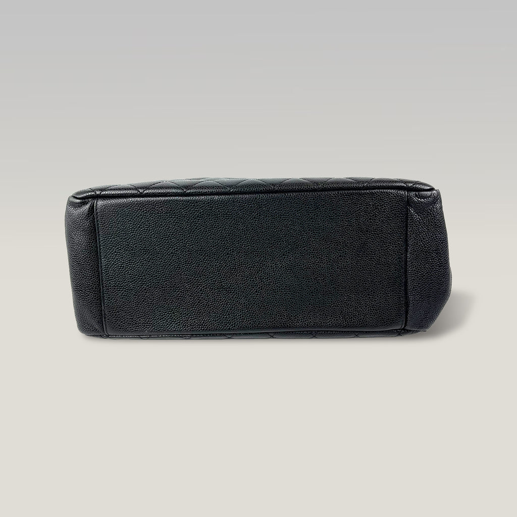 Chanel Grand Shopping Tote GST in Pelle Nera Trapuntata con Logo CC e Catena Dorata