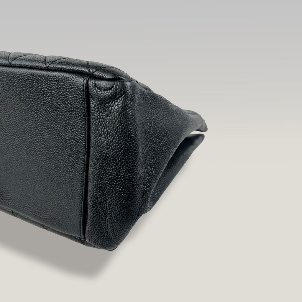 Chanel Grand Shopping Tote GST in Pelle Nera Trapuntata con Logo CC e Catena Dorata