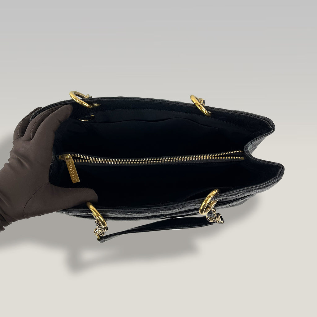 Chanel Grand Shopping Tote GST in Pelle Nera Trapuntata con Logo CC e Catena Dorata