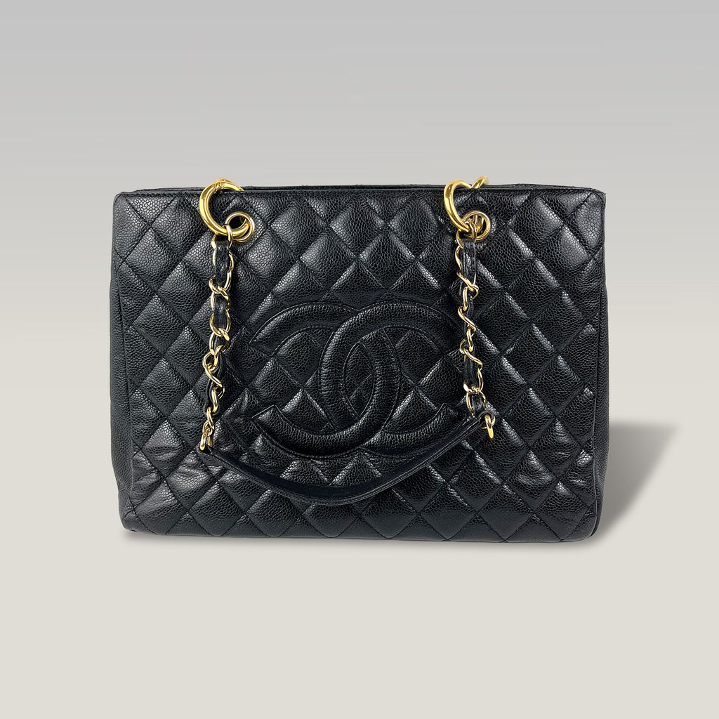 Chanel Grand Shopping Tote GST in Pelle Nera Trapuntata con Logo CC e Catena Dorata