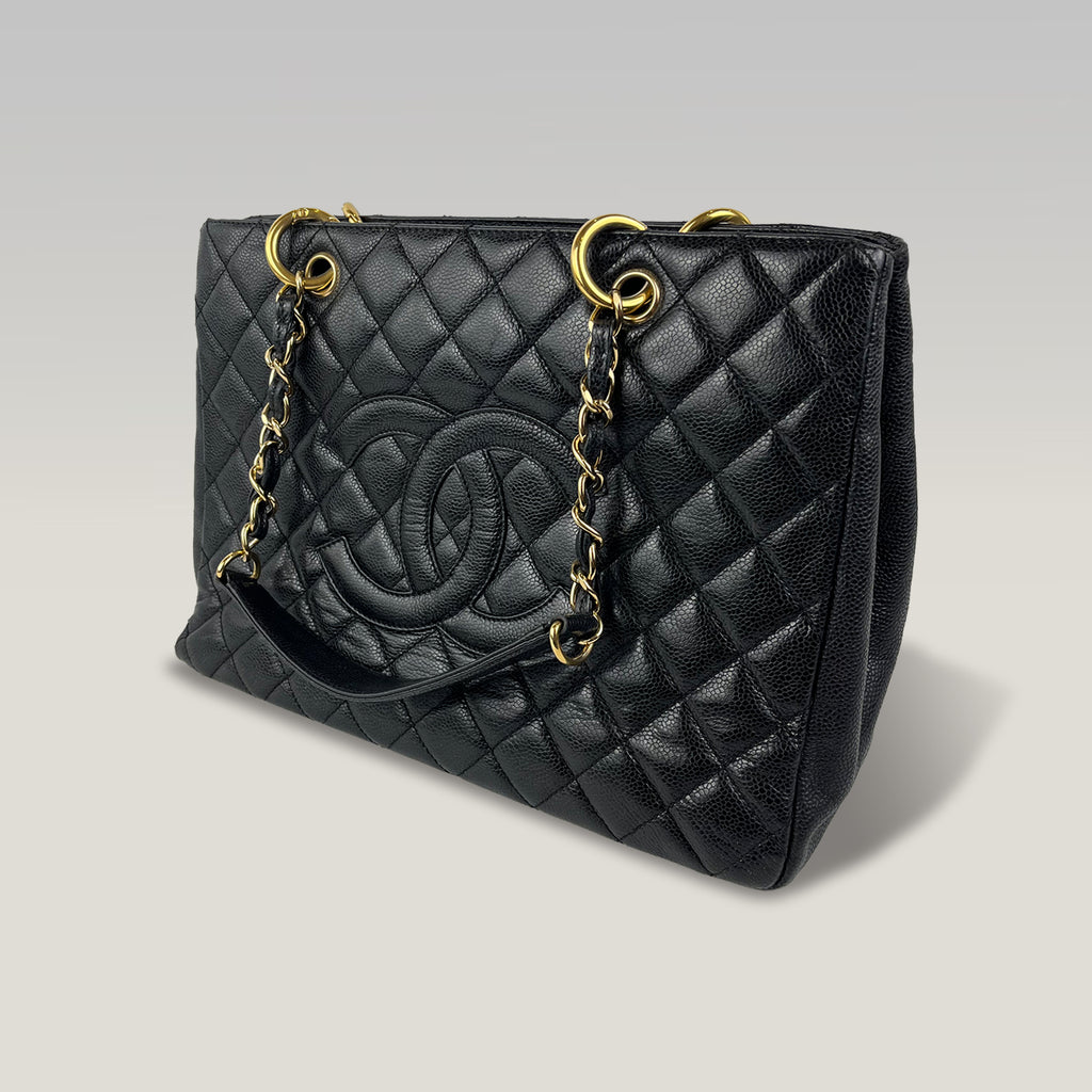 Chanel Grand Shopping Tote GST in Pelle Nera Trapuntata con Logo CC e Catena Dorata