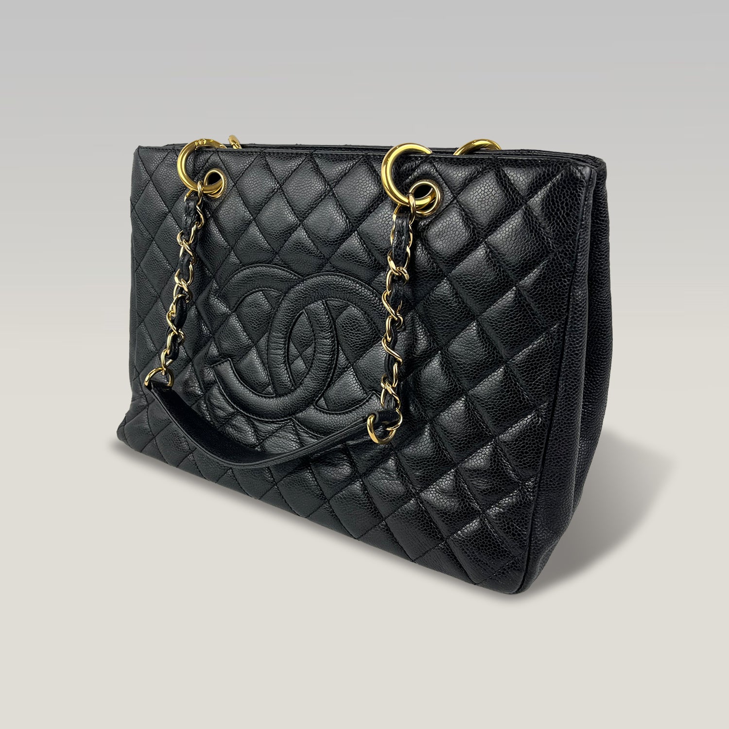 Chanel Grand Shopping Tote GST in Pelle Nera Trapuntata con Logo CC e Catena Dorata